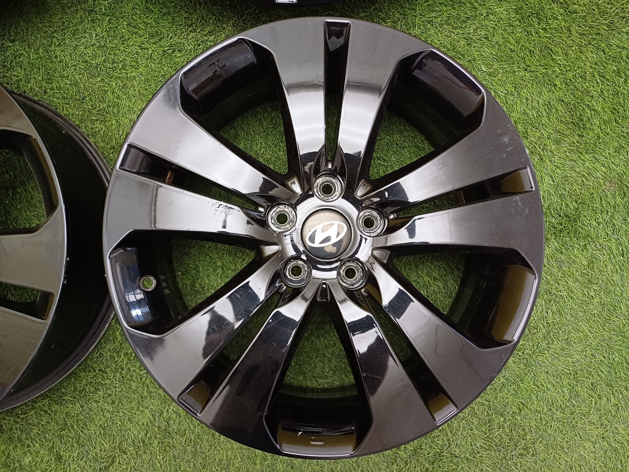 Диски R18 5×114.3 на Hyundai и другие.