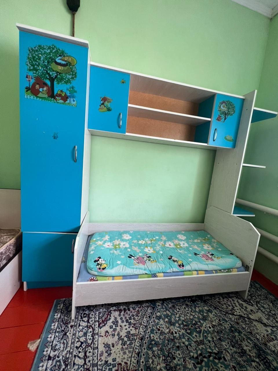 Детский кровать с шкафом в хорошем состоянии