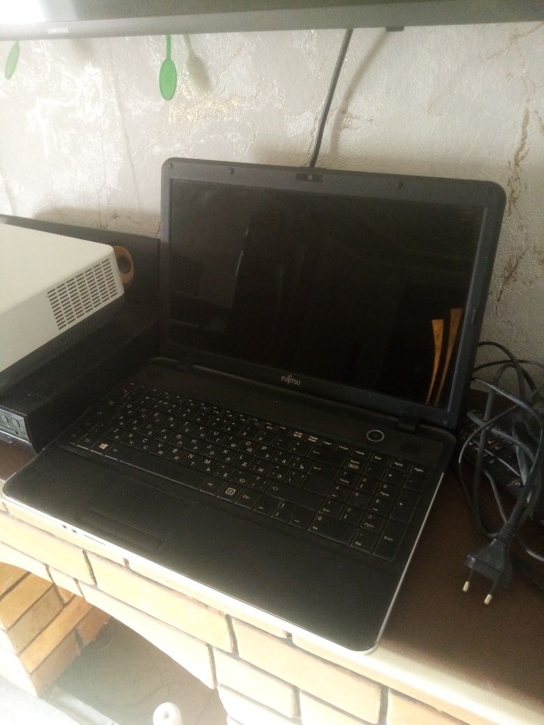 Ноутбук fujitsu .