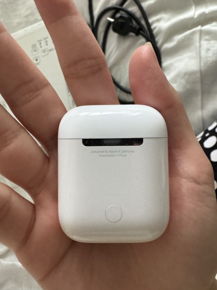 Airpods 2 оригинал коробка, зарядка, документы.