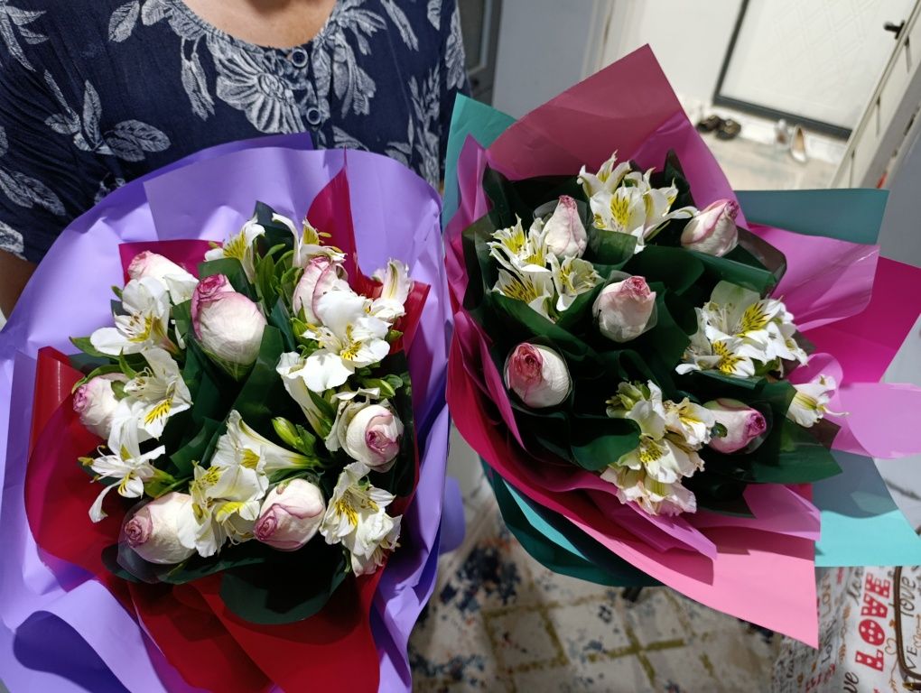 Продам за 2к два маленьких Букета