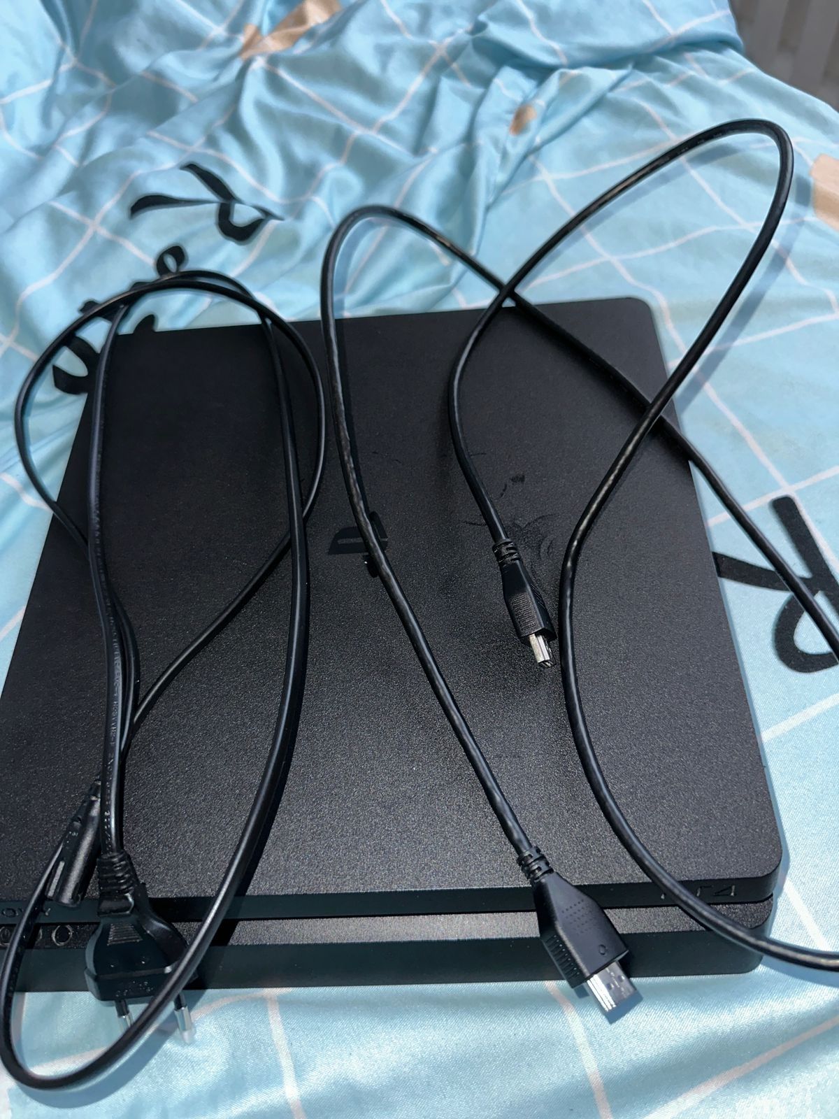 Playstation 4 slim, 1TB