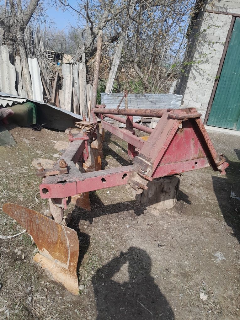 Продаю трактор т 150  хорошем состоянии  в комплекте плуг  культиватор
