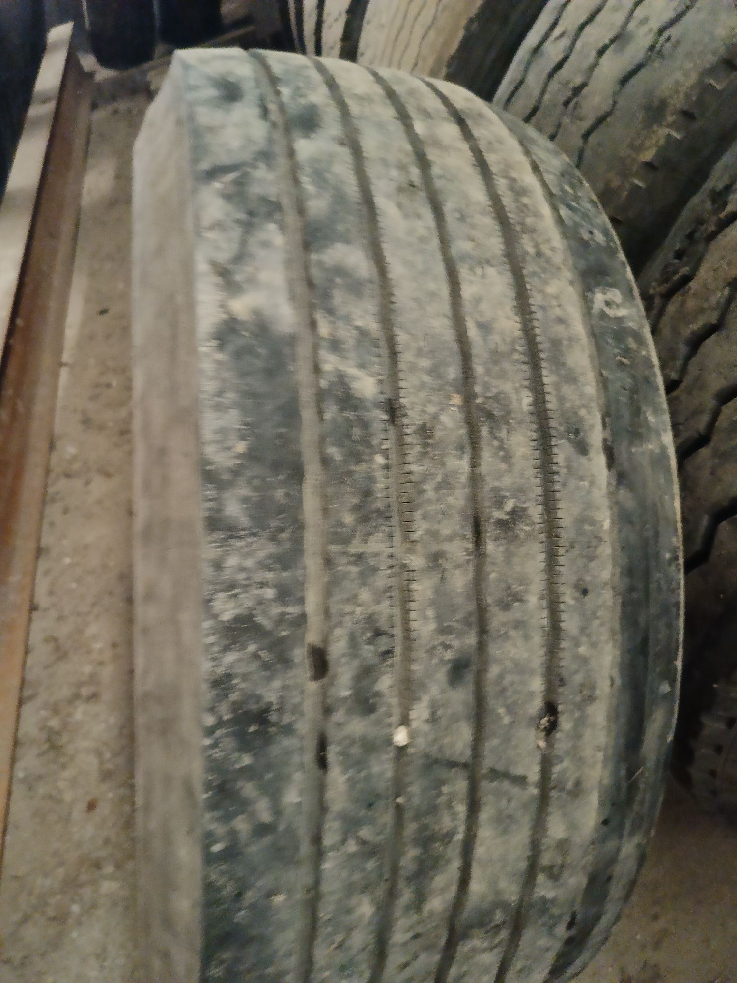 Продам грузовые шины 385.65 R22.5