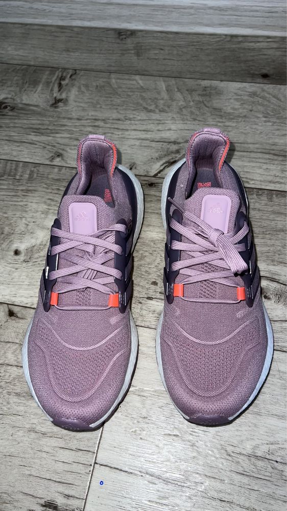 Кроссовки женские Adidas Ultraboost 22