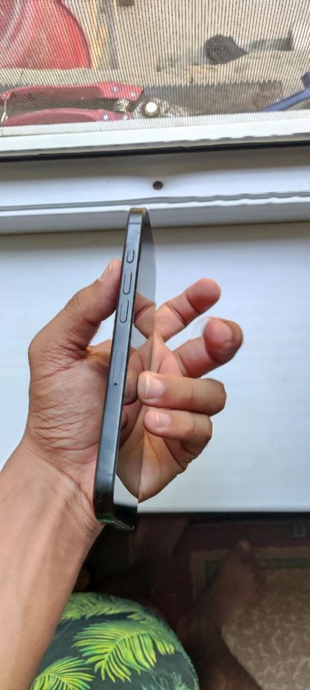 IPhone 16 pro black titanium