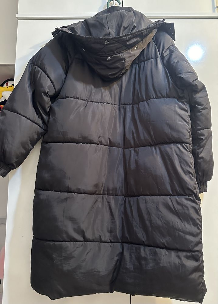 Женский пуховик/размер 44-46-48 oversize/цвет черный/район Абая Правды