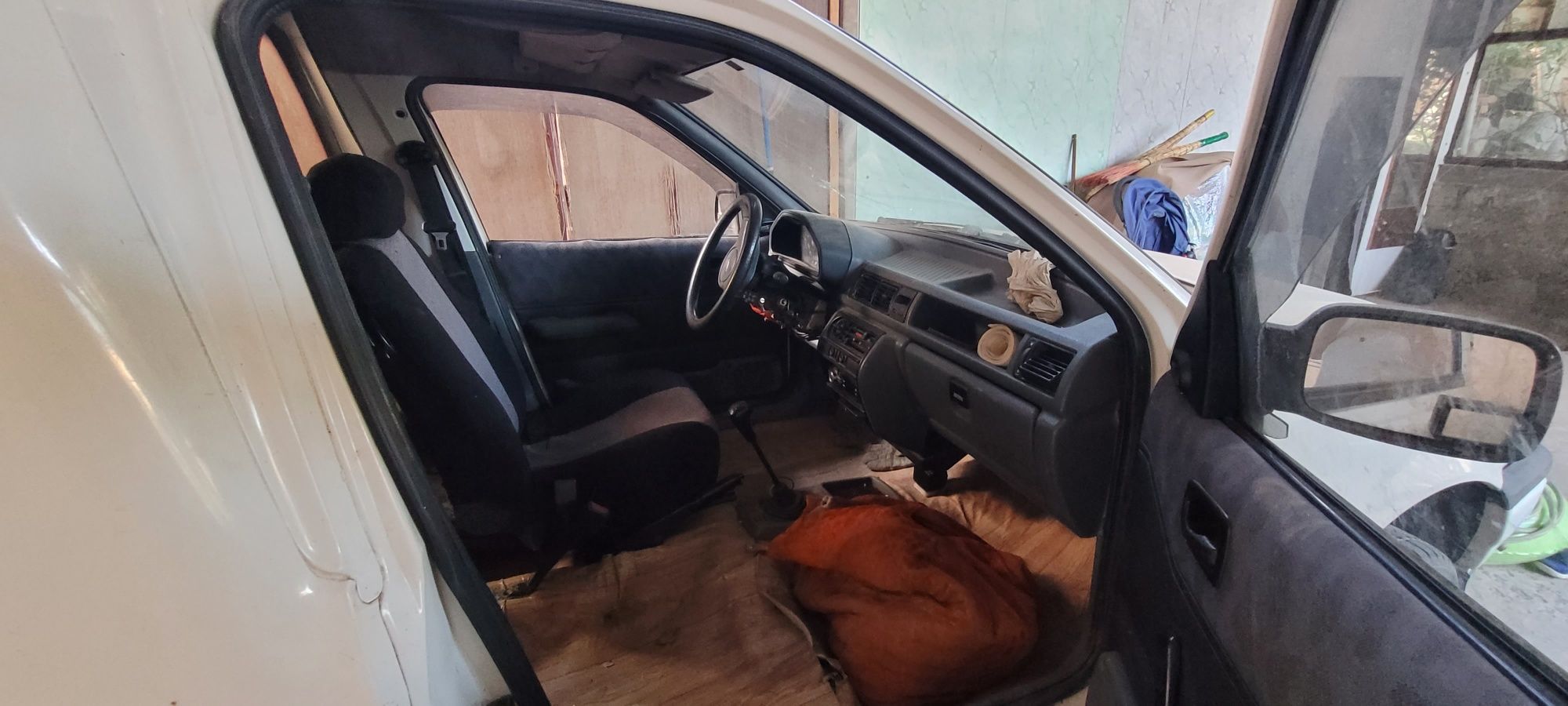 Новые запчасти, можно отремонтировать Ford