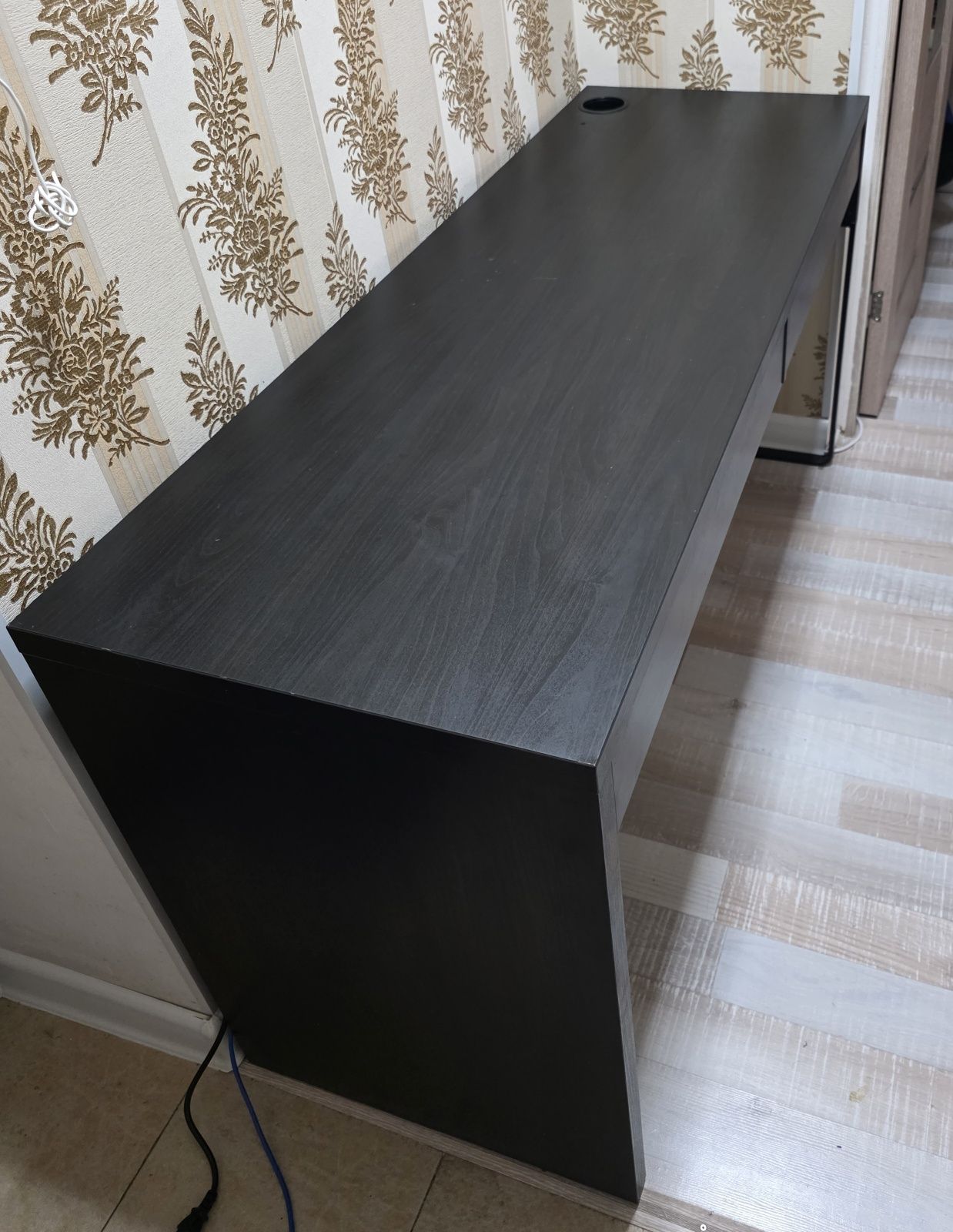 Продам стол ikea micke