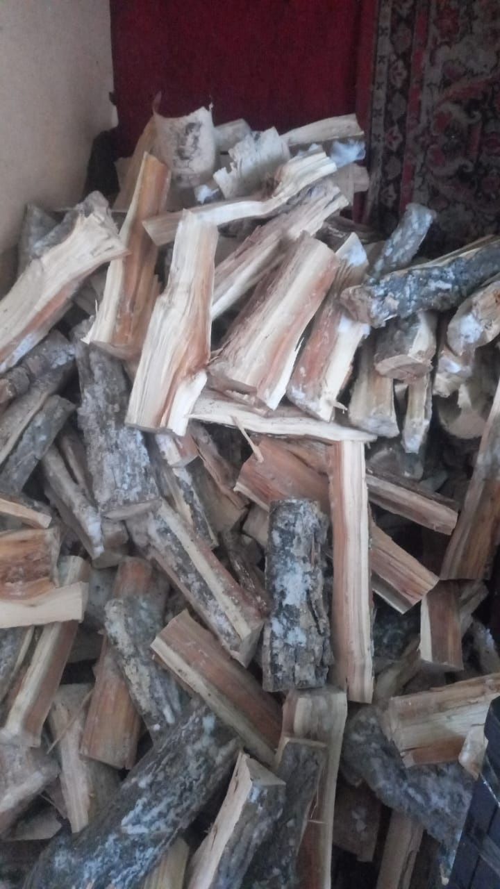 Дрова из цельного дерева.