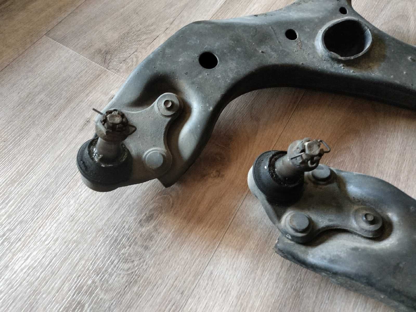 Продам Рычаги подвески передний пара Toyota Estima 50 / 55 2GR
