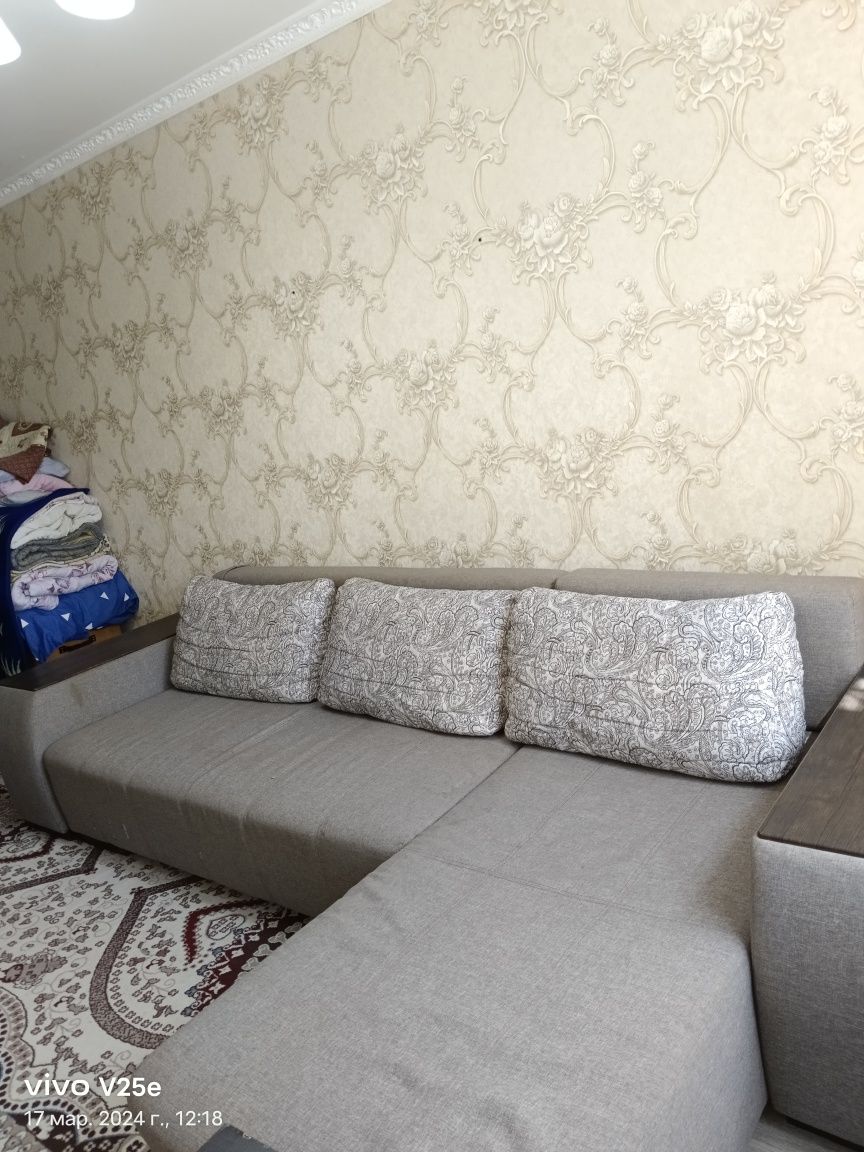 Продам диван, мебель для гостиной или спальни, почти новый, цвет:серый