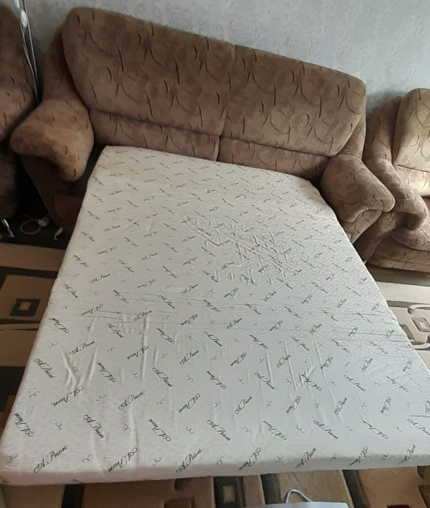 Продам диван и кресла
