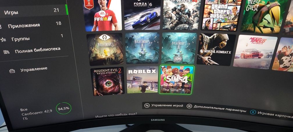 Продам x-box one с играми и джойстиками