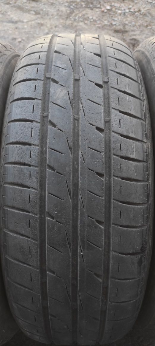 Комплект шин 195/60/15 Bridgestone.