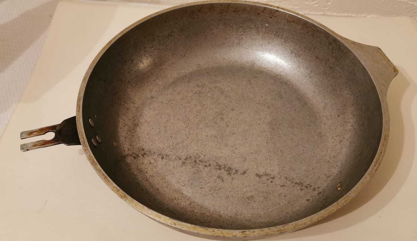 Казан 2 шт, СССР; мясорубки СССР, сковорода