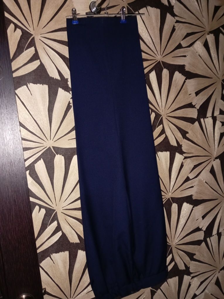 Продам брюки мужские 62-64 темно синие и черные.