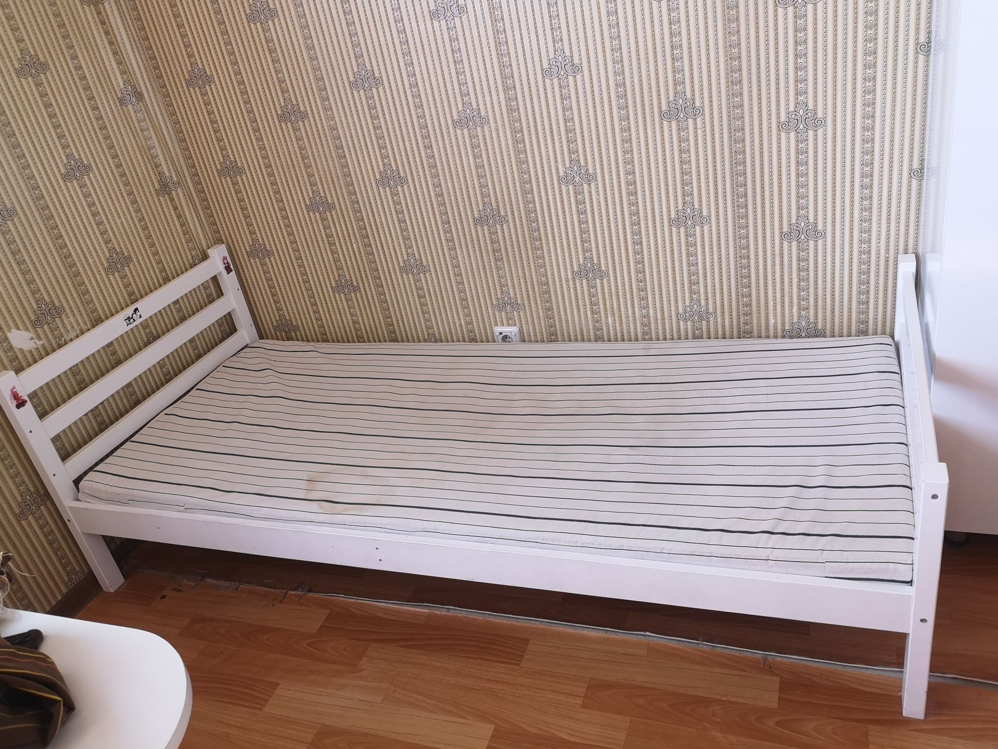 Продам односпальную детскую кровать