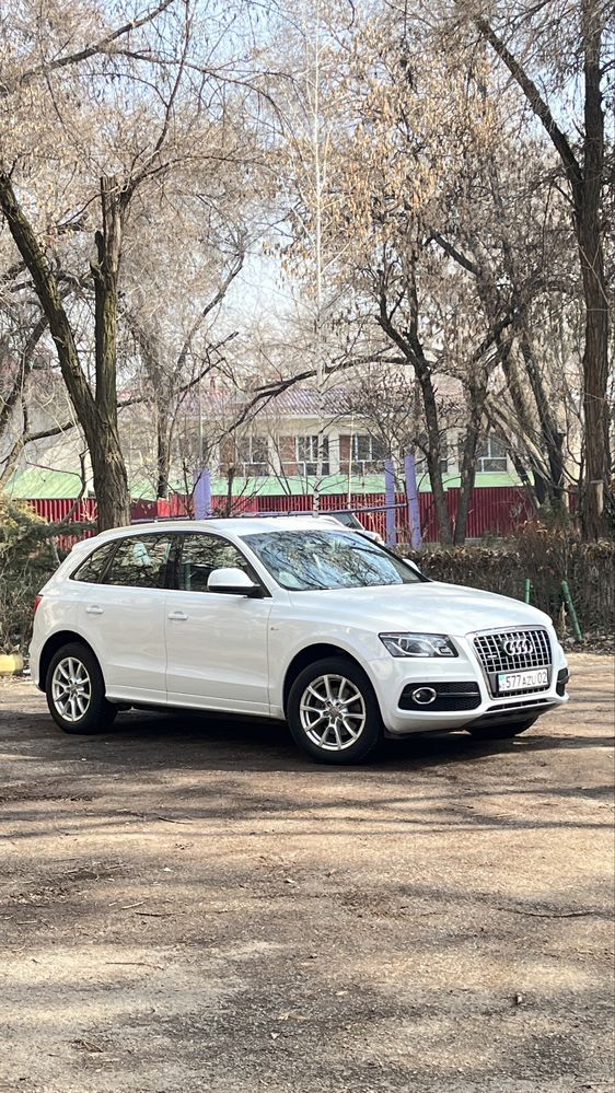 Продам Audi Q5 2.0 TFSI, 211 л.с., полный привод quattro.