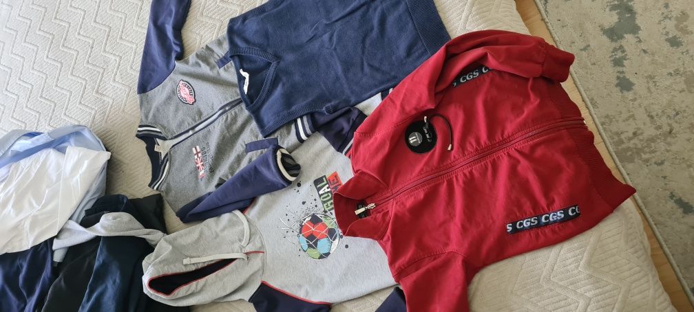 Продам пакет вещей на мальчика 6-7лет