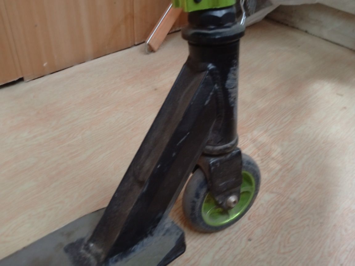 Зелёный самокат.