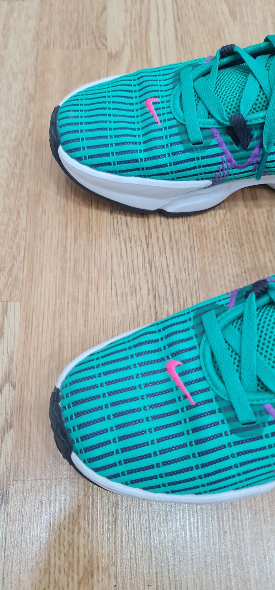Продам Мужские кроссовки Nike