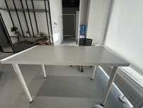 Стол Ikea.