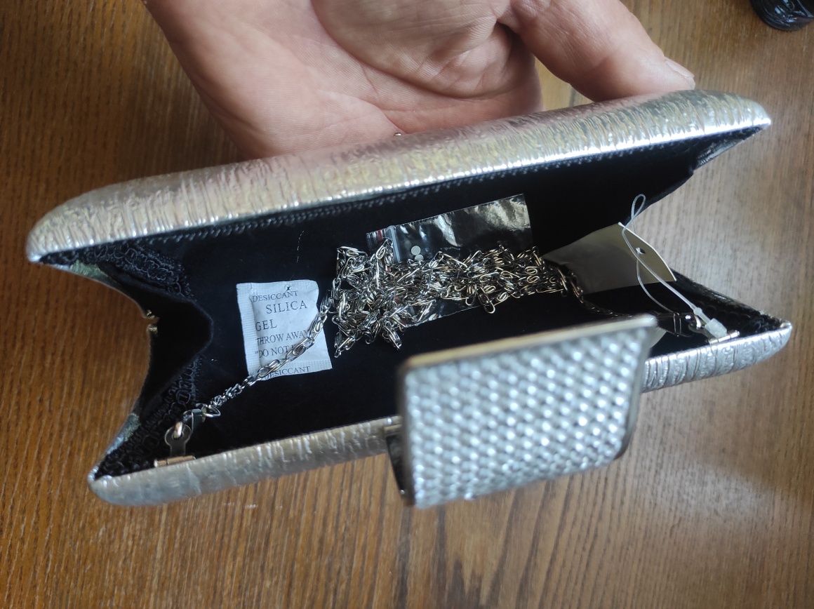 Продам клатч. Серебро+стразы.
