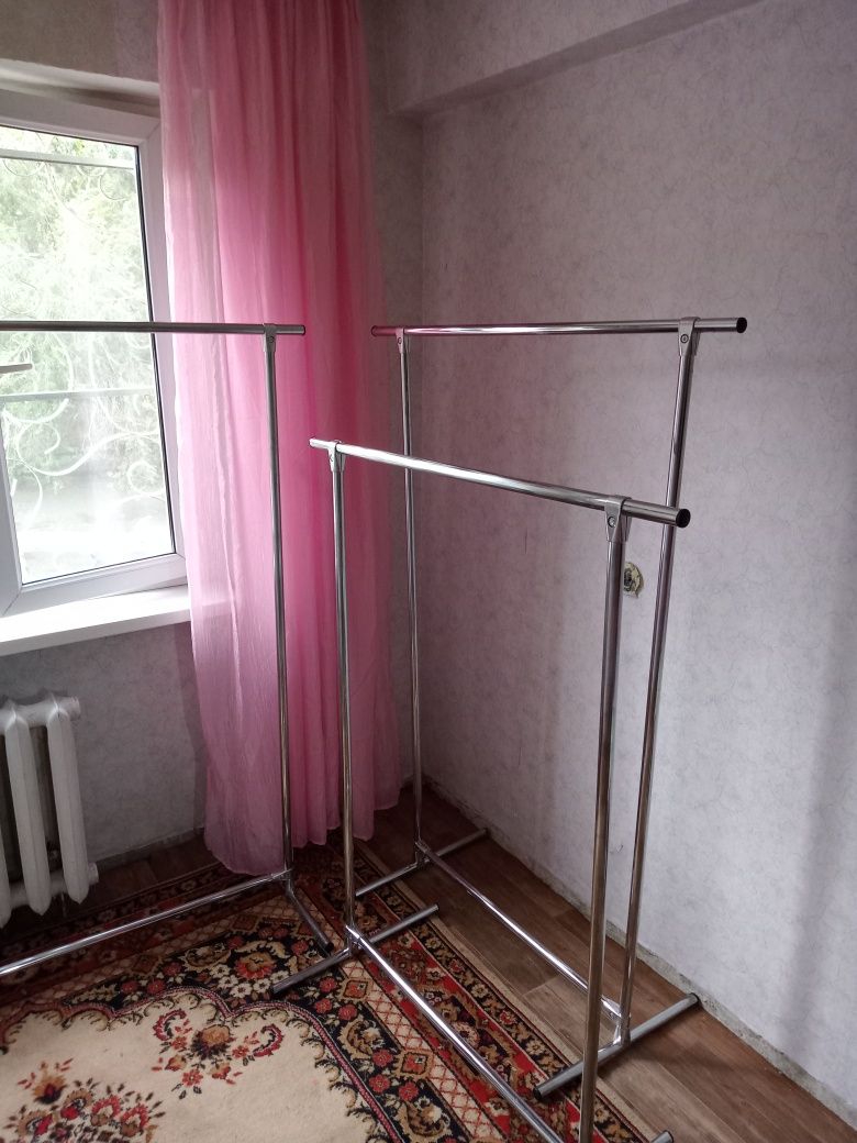 Продам Вешалки.напольные новые разбираються