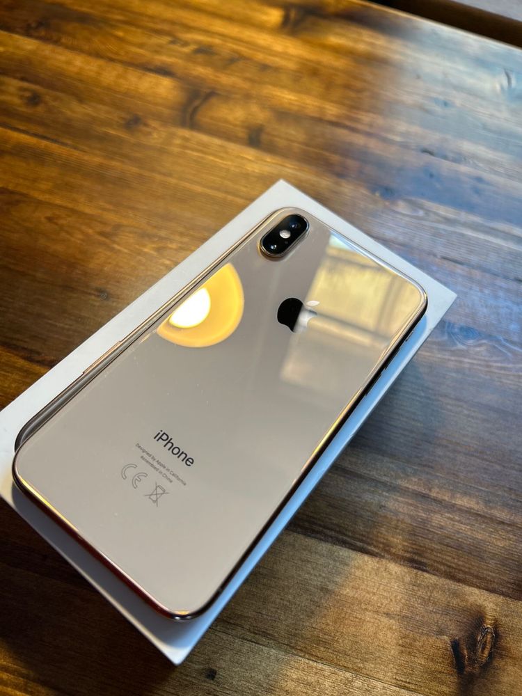 Продам iPhone XS 64 Gb