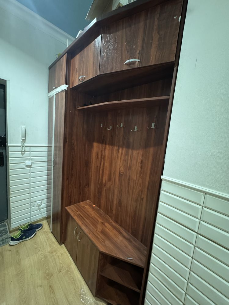 Прихожку продам шкаф