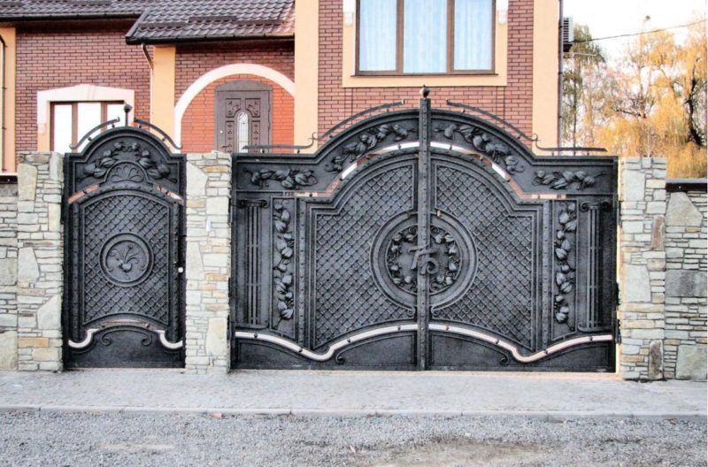 По краска варота