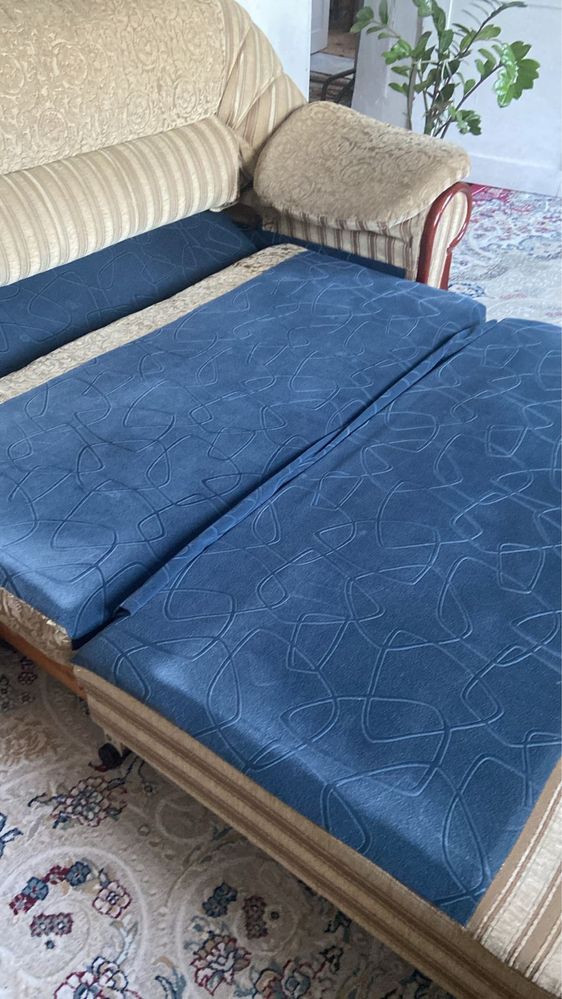 Срочно!!!Продам диван, софу и два кресло.