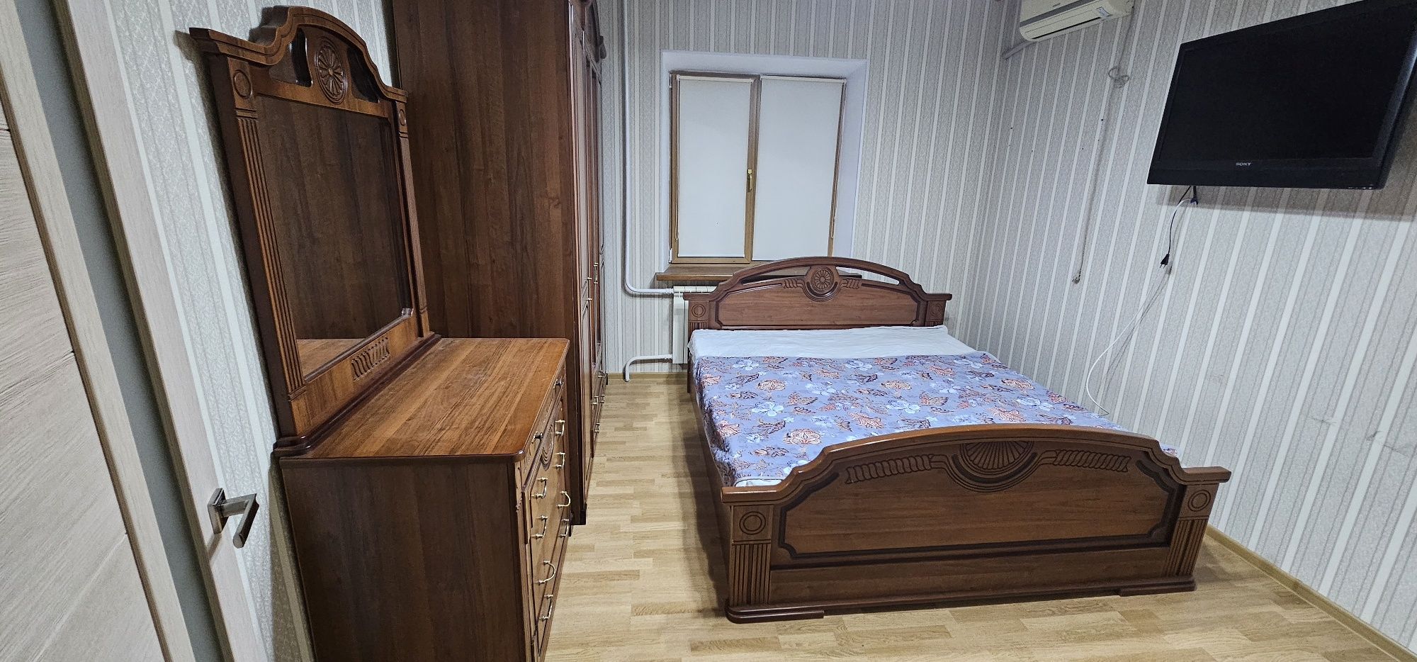 Продаётся спальная гарнитура.