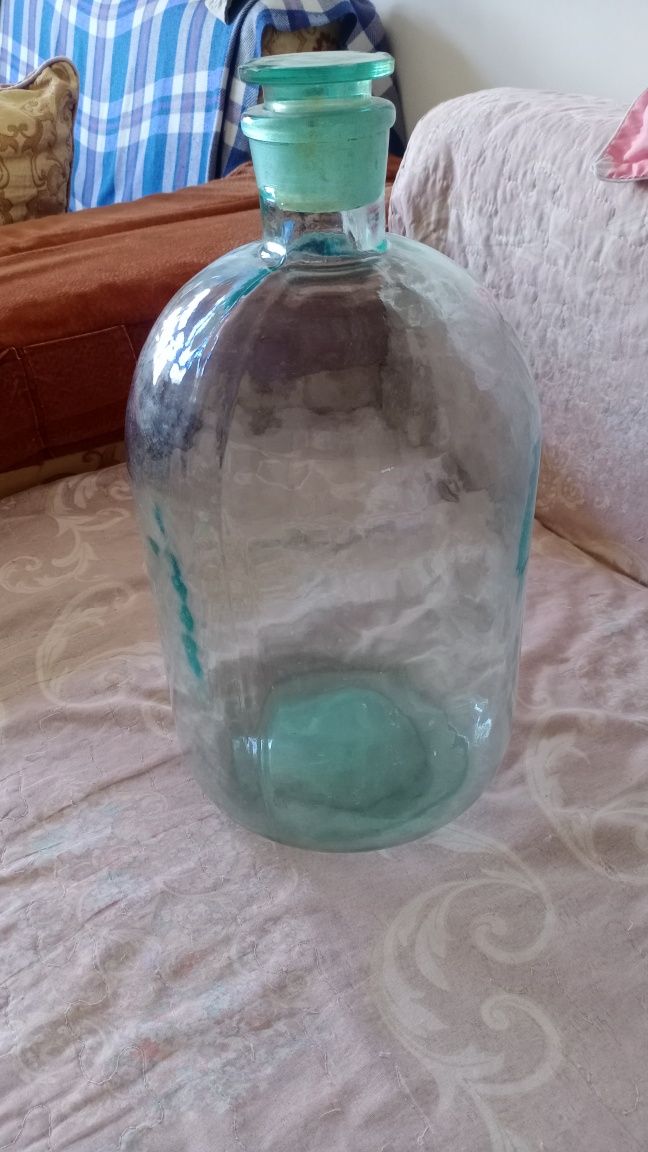 Большие бутылки бутыли