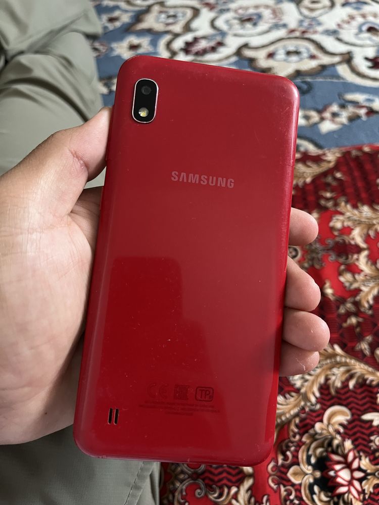 Samsung A10 телефоны