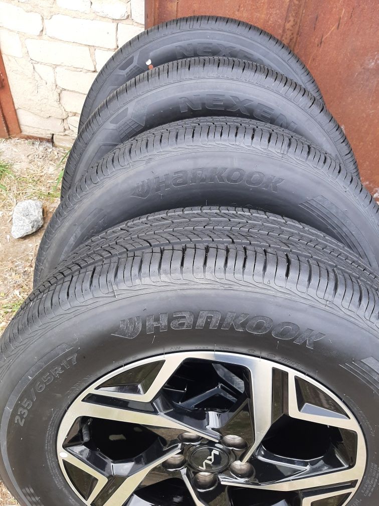 Продам шины 235/65/17 новые