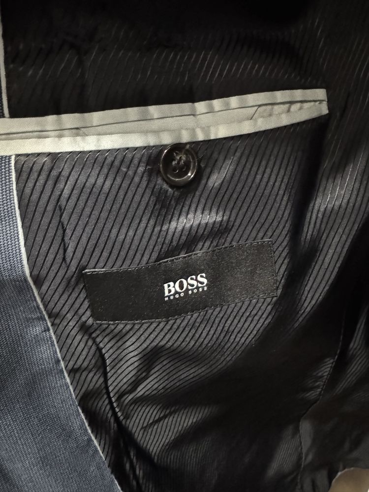 Продаю пиджак Hugo Boss