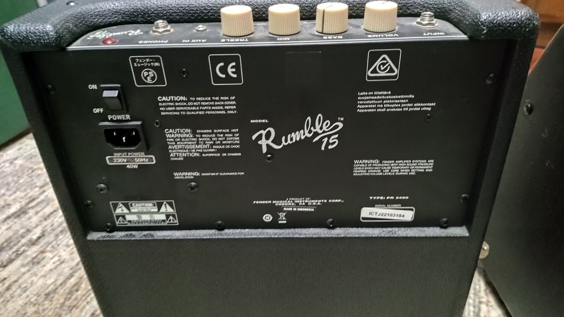 Комбоусилитель fender rumble 15 для бас гитары