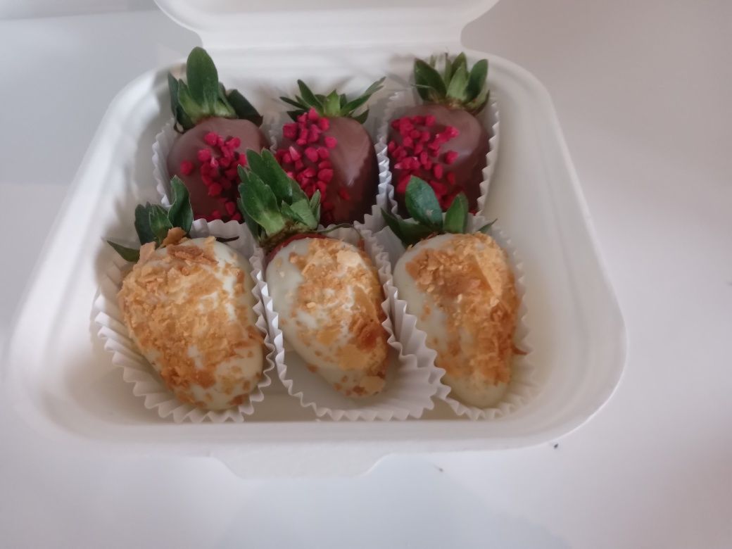 Клубника в шоколаде очень вкусно только бельгийскийшоколад