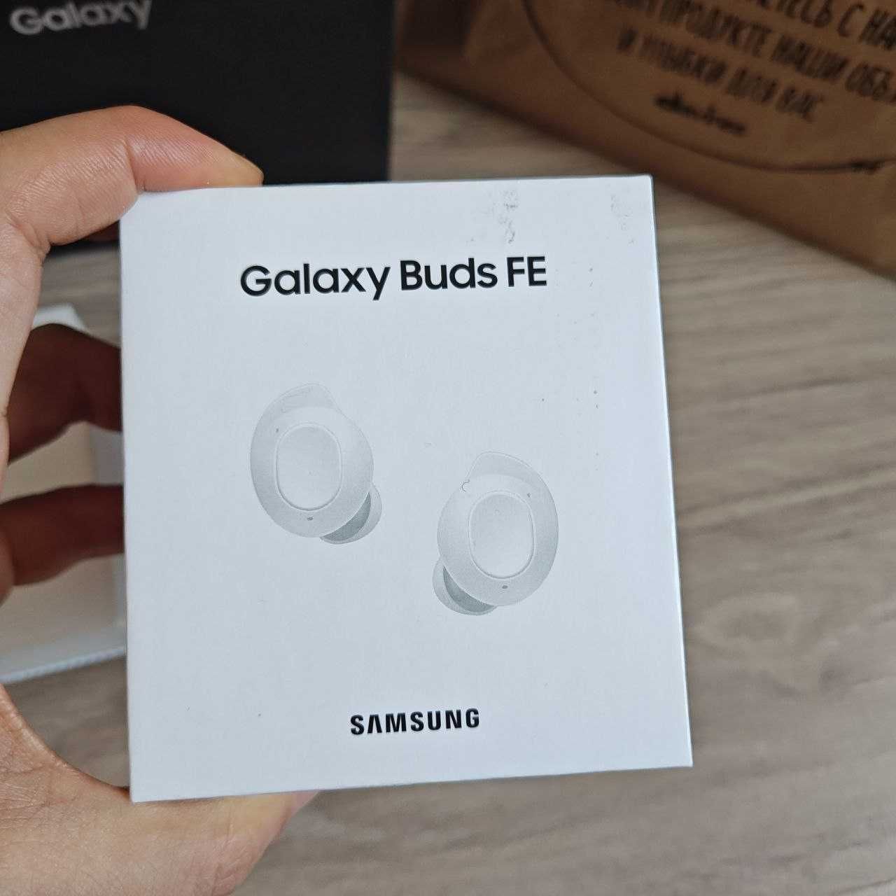 Новый умные часы Samsung Galaxy Fit 3 + Наушник Samsung Galaxy Buds FE