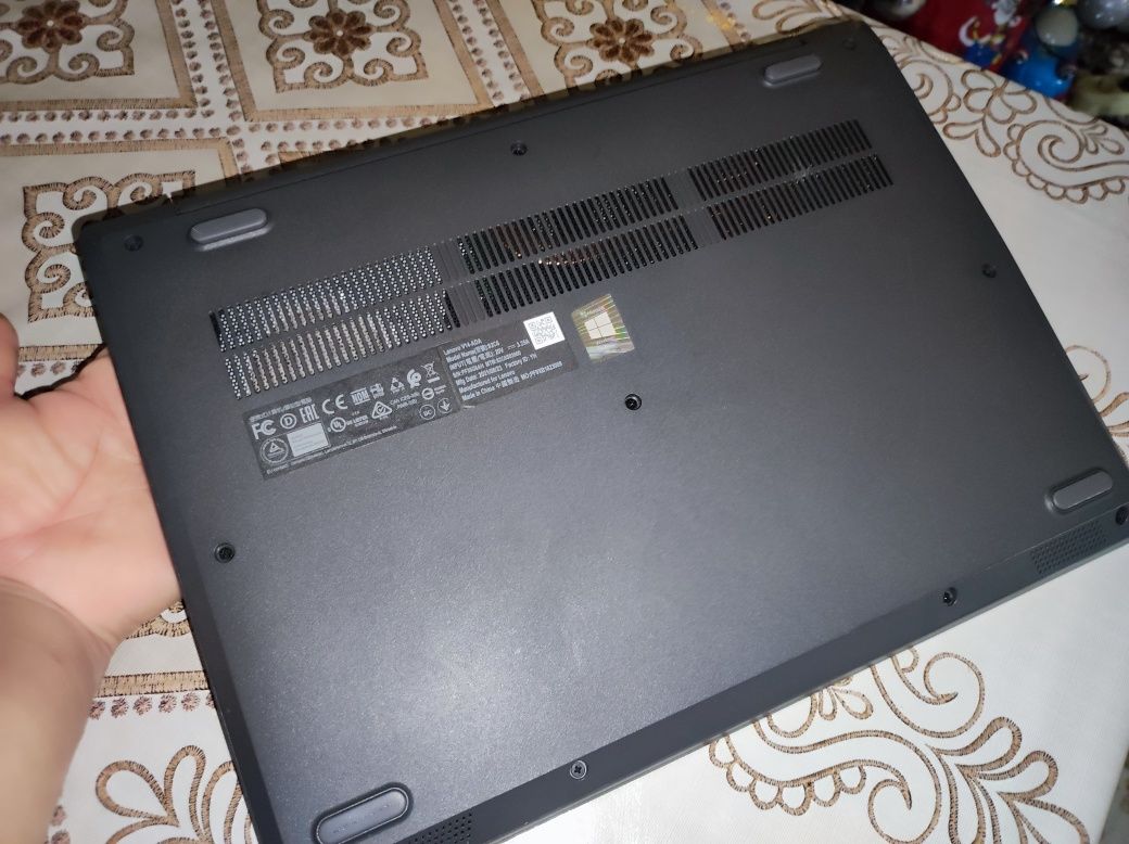 Ноутбук Lenovo V14