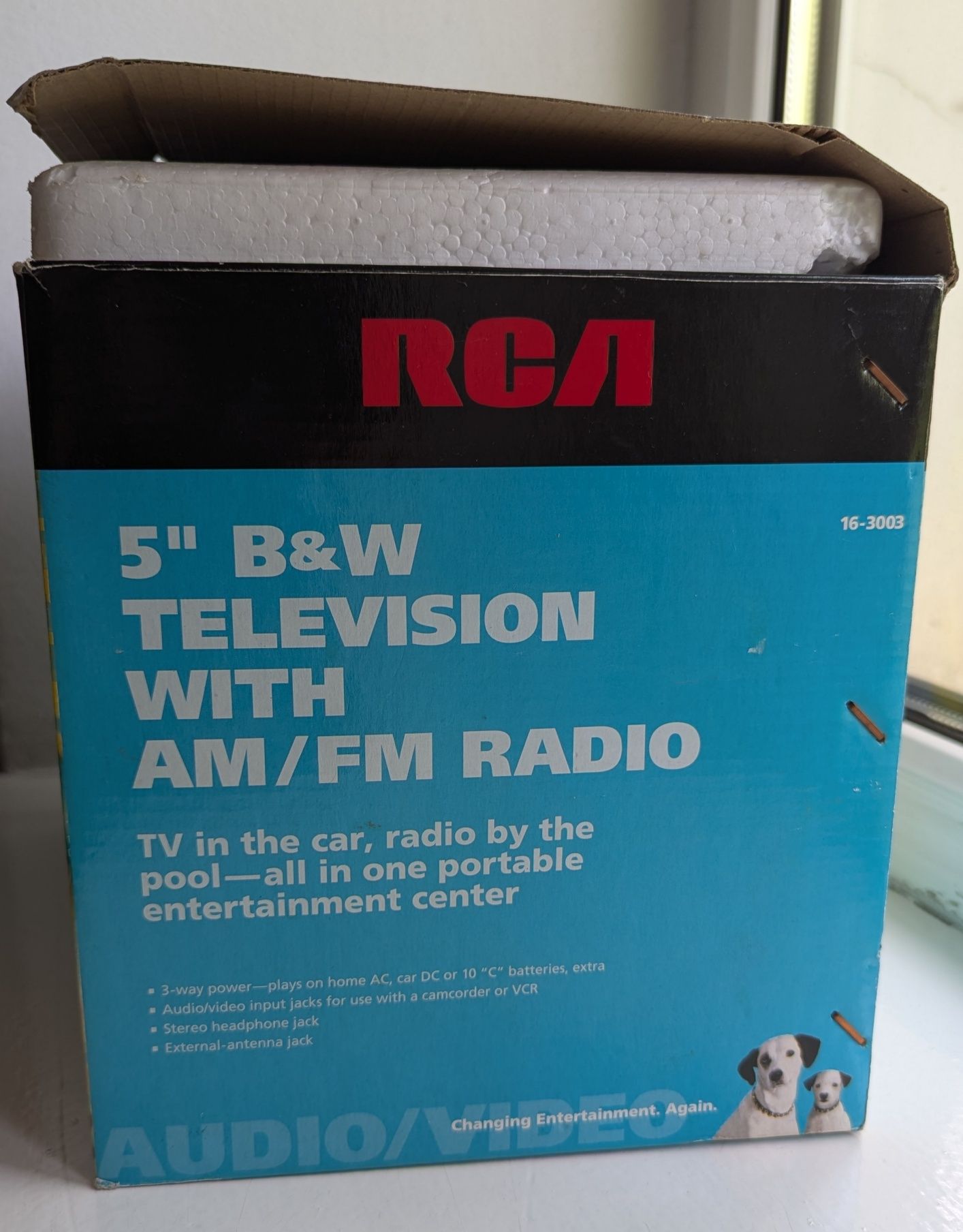 Винтажный чёрно-белый телевизор RCA 5" Portable Black & White CRT TV