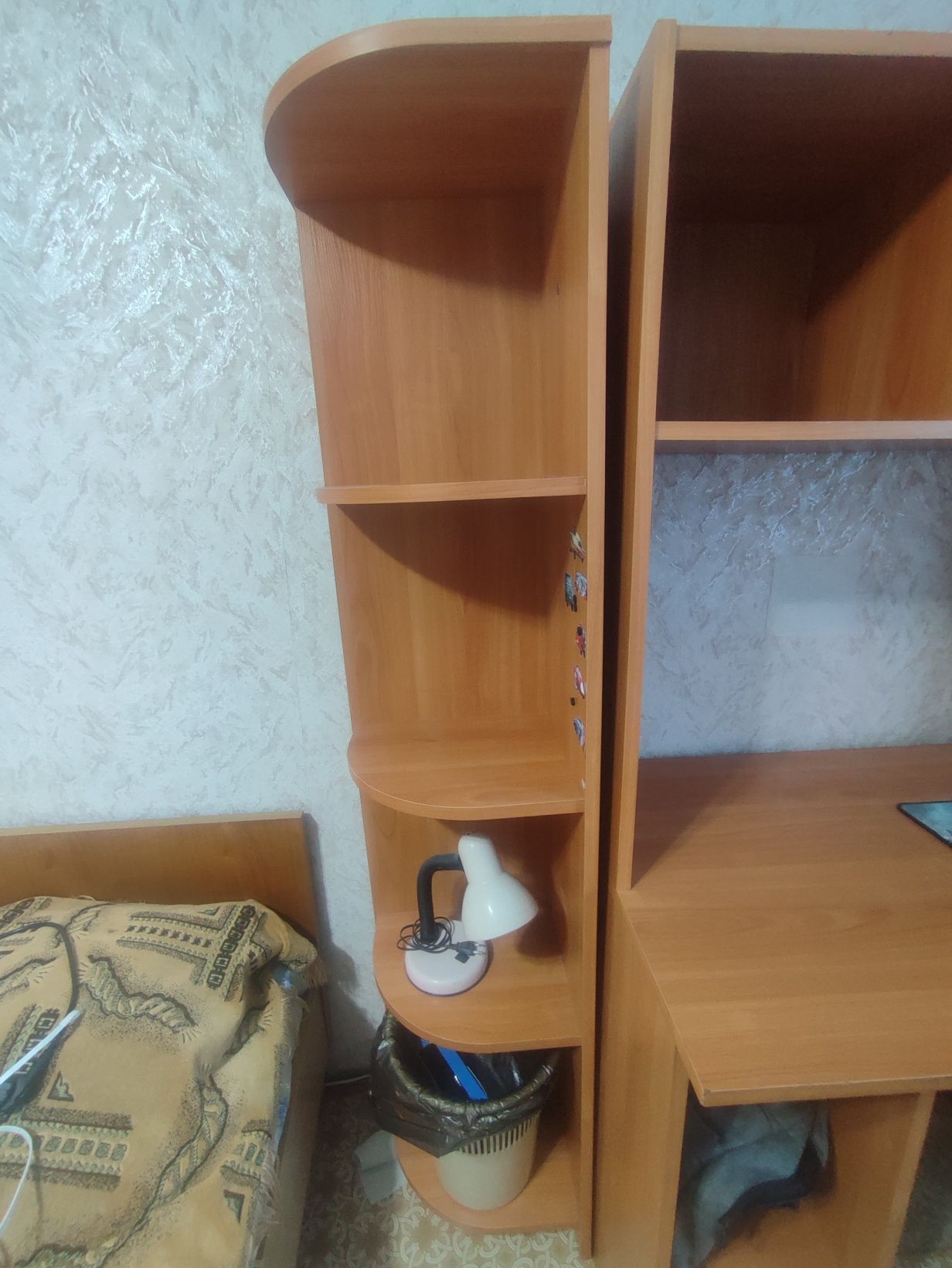 Продам комплект, Стол,Полка,Шкаф+кровать с 2 матрасами по дешёвке