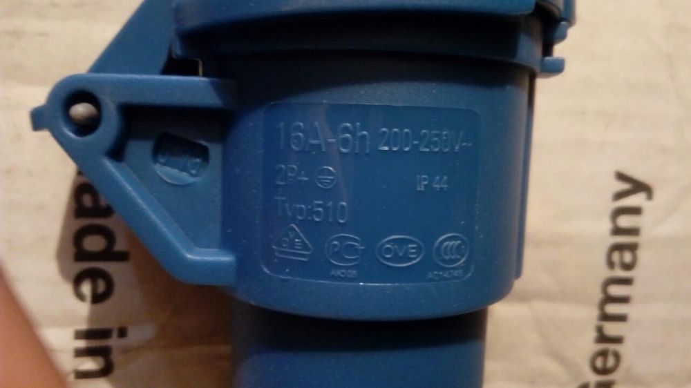 Розетка кабельная MENNEKES 16 A,6h 2P+земля200-250B