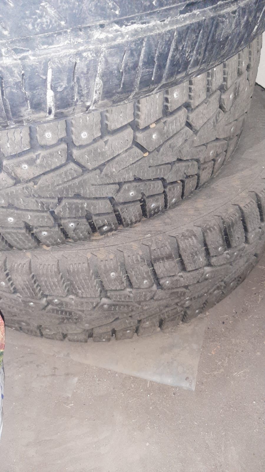 Продам шины на авто читайте описание
