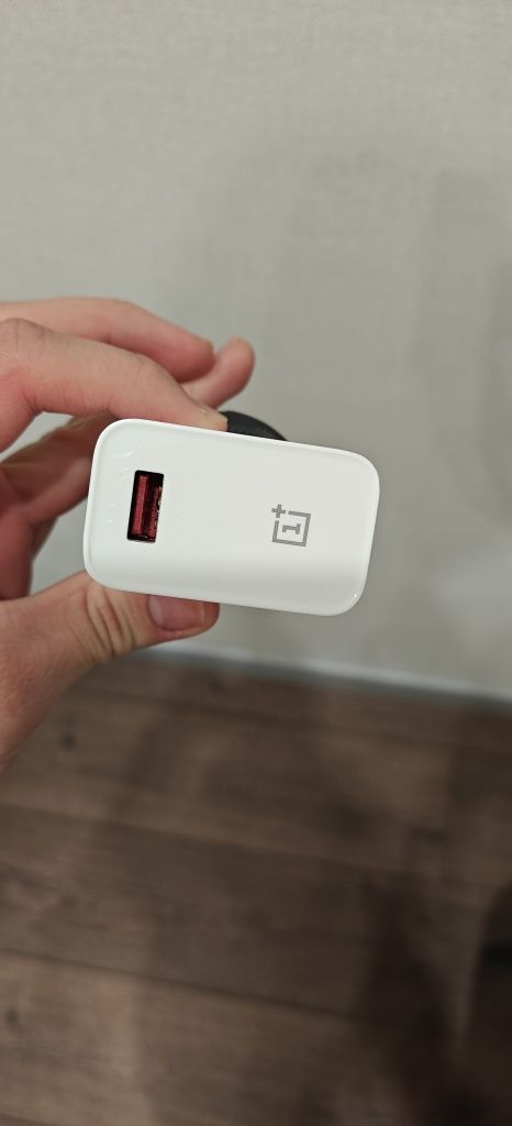 Продам оригинальное зарядное устройство от oneplus 7 pro на 30 ватт