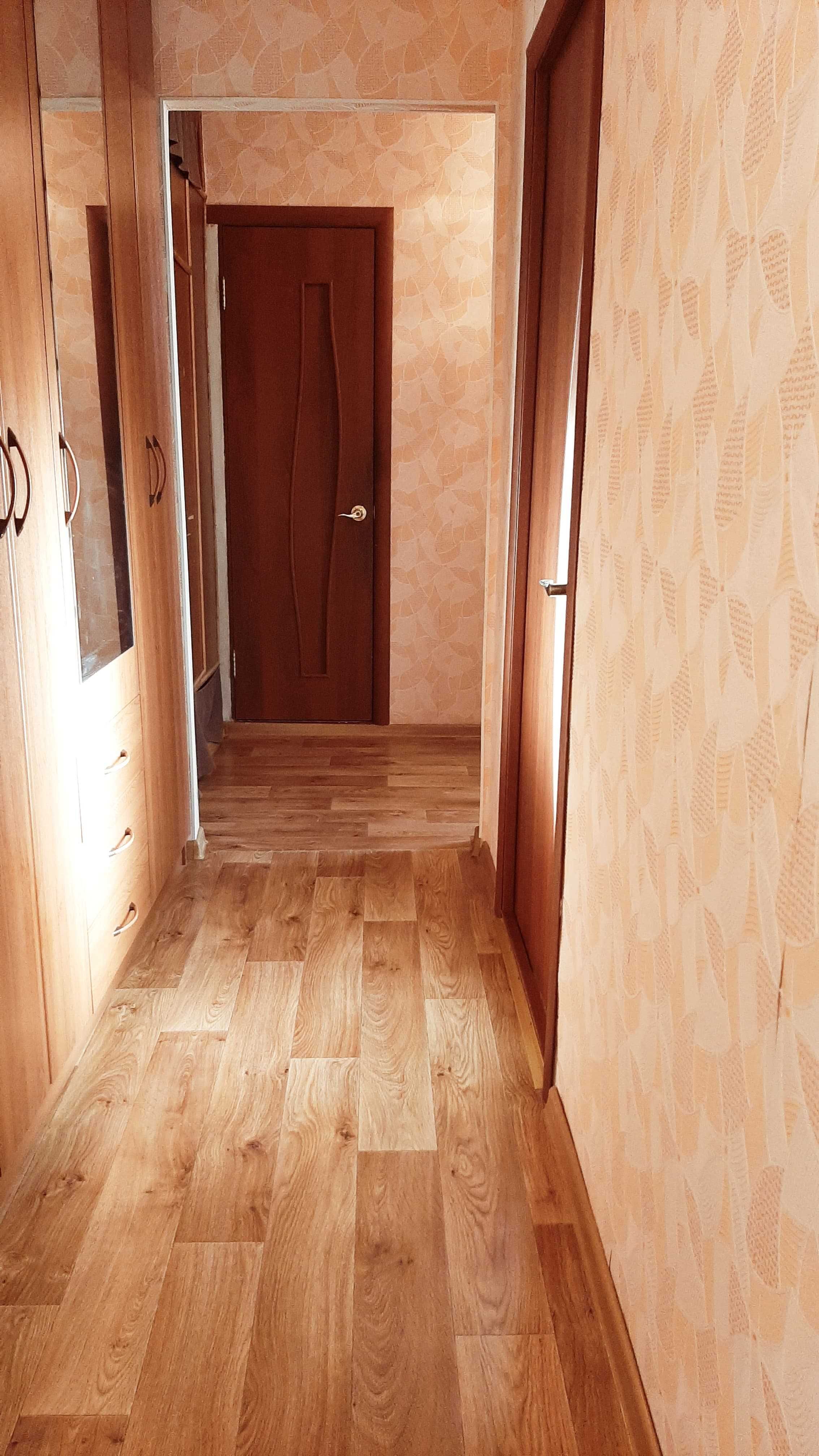 Продам 2-х комн. квартиру в 11 мкр.