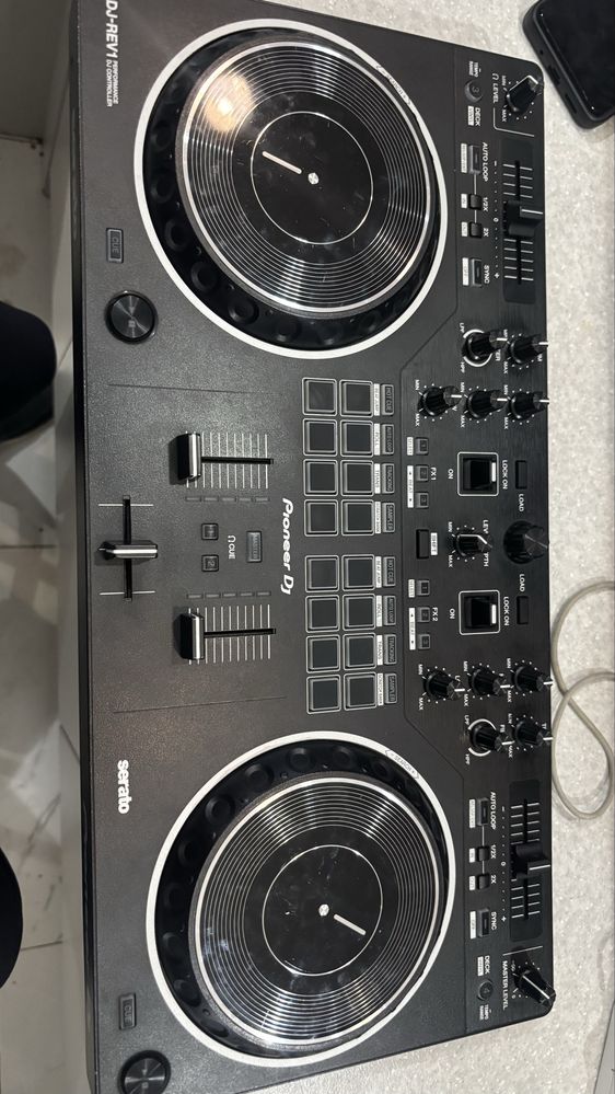 Диджейский контроллер Pioneer REV1 бла срочно САТАМЫН