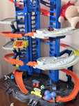 Продам Hot wheels гараж детский с динозавром
